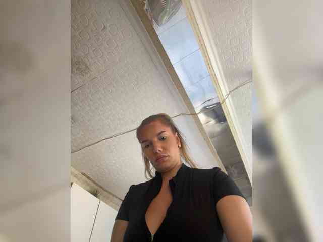 LYALYAtop webcam