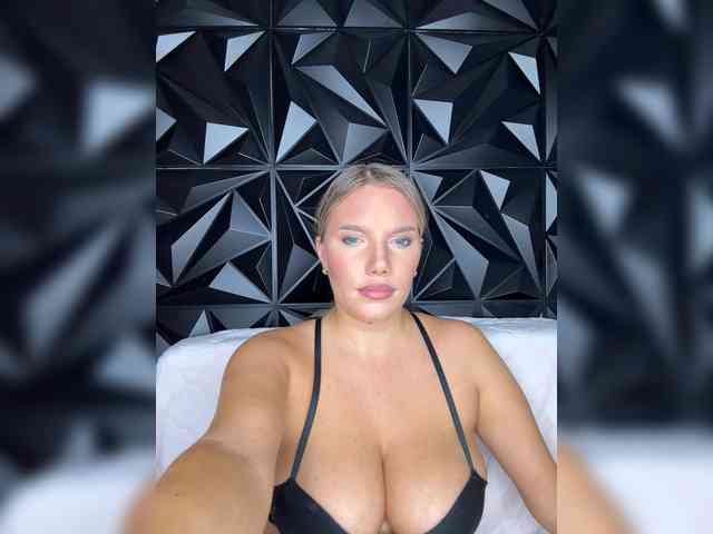 LYALYAtop webcam