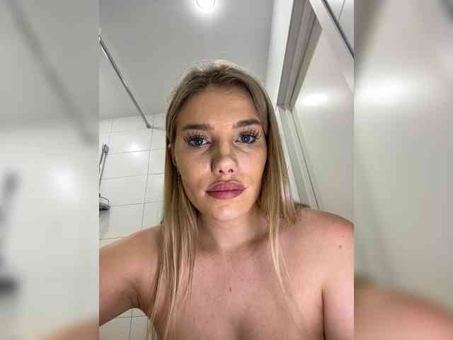 LYALYAtop webcam