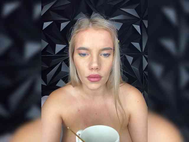 LYALYAtop webcam