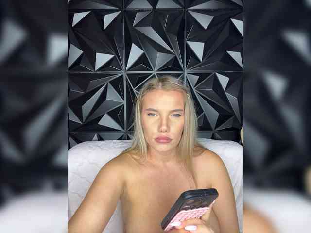 LYALYAtop webcam