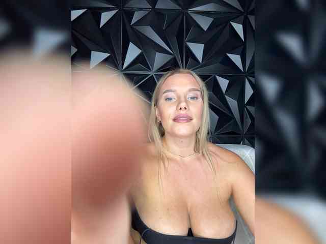 LYALYAtop webcam