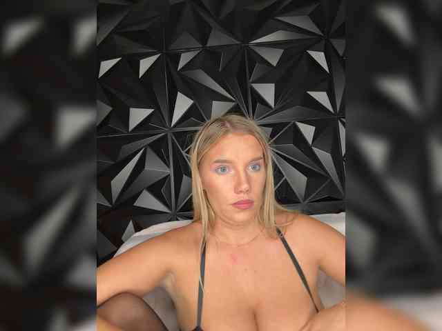 LYALYAtop webcam