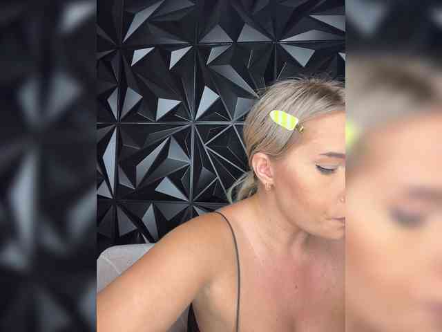 LYALYAtop webcam