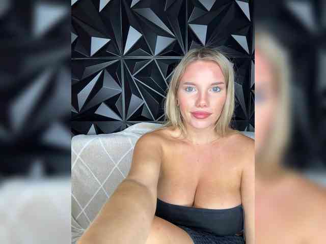 LYALYAtop webcam