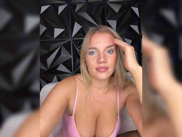 LYALYAtop webcam