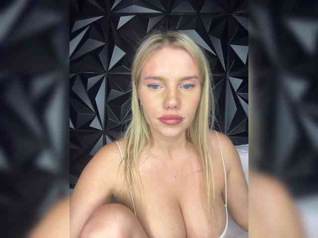 LYALYAtop webcam