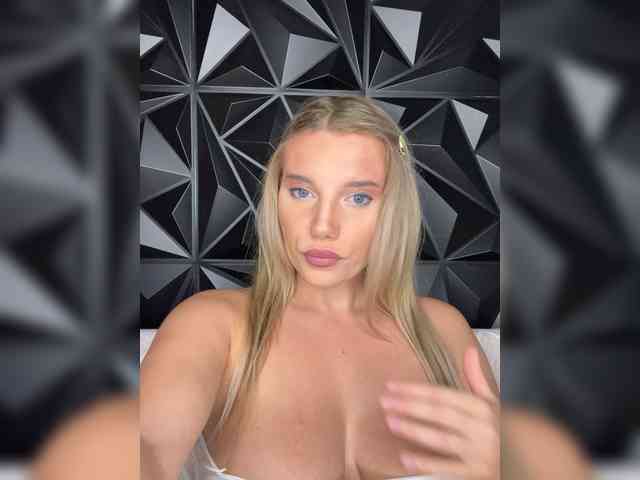 LYALYAtop webcam