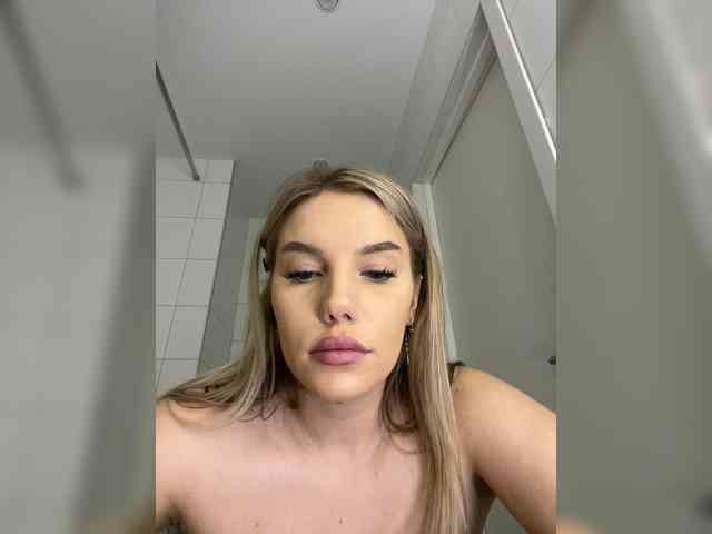LYLAtop Live Webcam on BongaCams