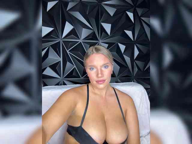 LYALYAtop webcam