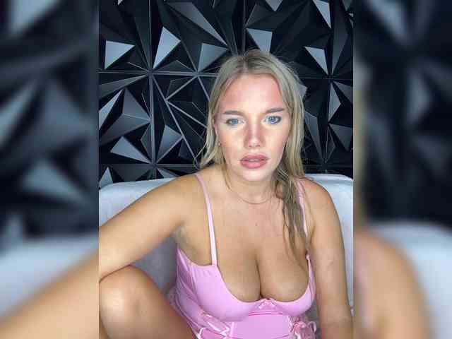 LYALYAtop webcam