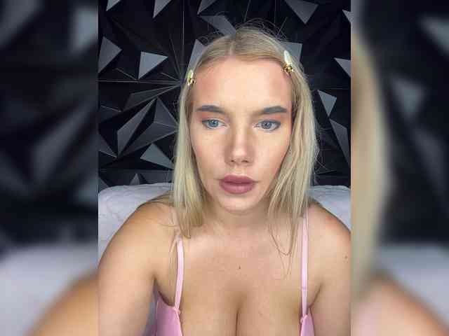 LYALYAtop webcam