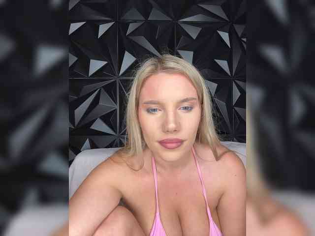 LYALYAtop webcam