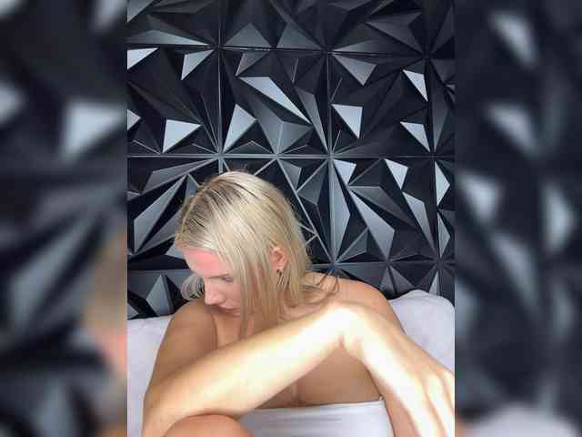 LYALYAtop webcam