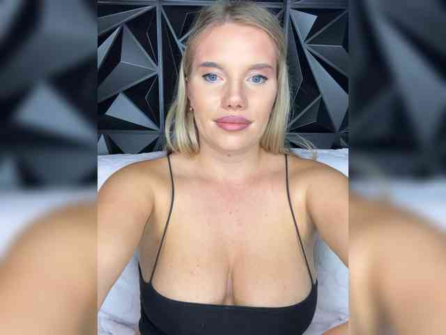 LYALYAtop webcam