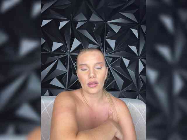 LYALYAtop webcam
