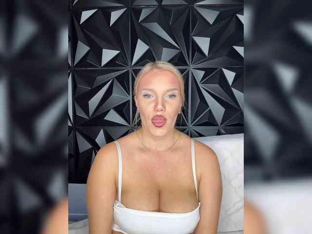 LYALYAtop webcam