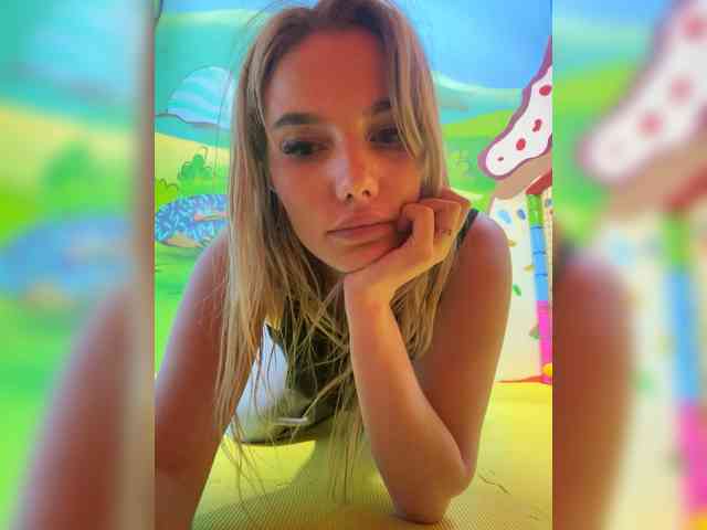 LYALYAtop webcam