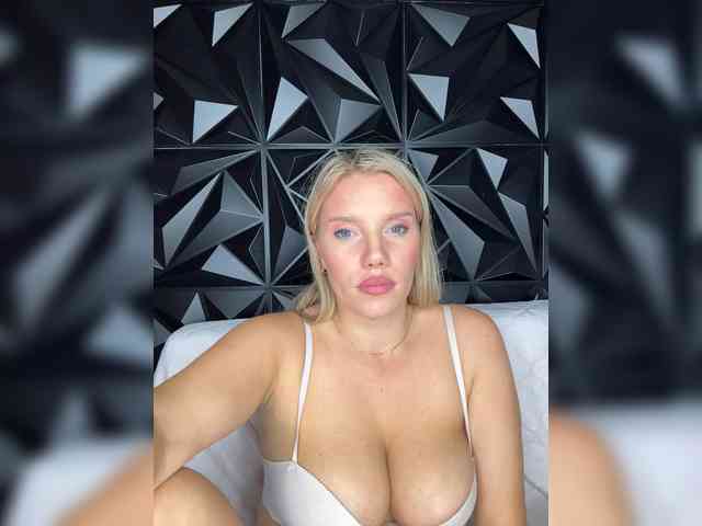 LYALYAtop webcam