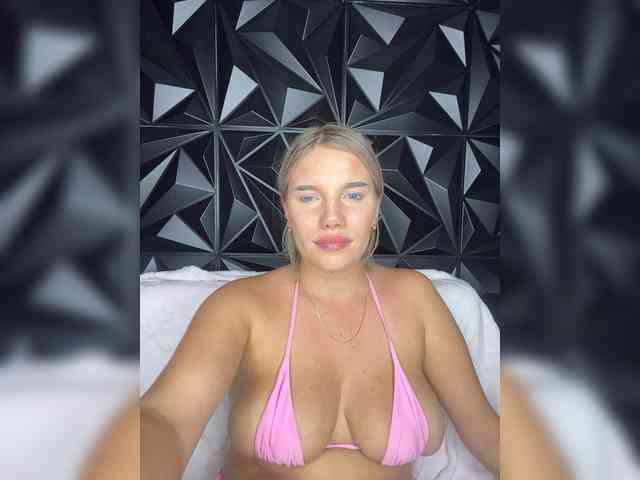 LYALYAtop webcam