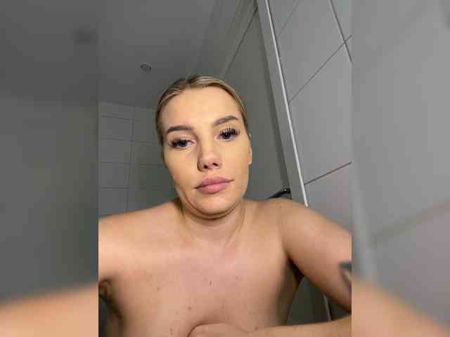 LYALYAtop webcam