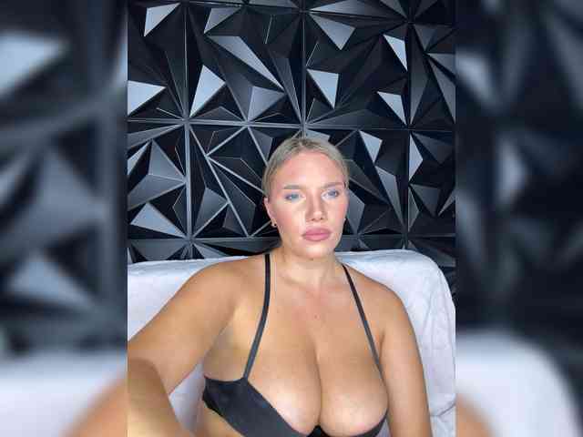 LYALYAtop webcam