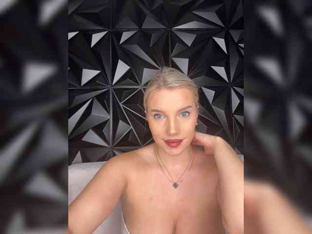 LYALYAtop webcam