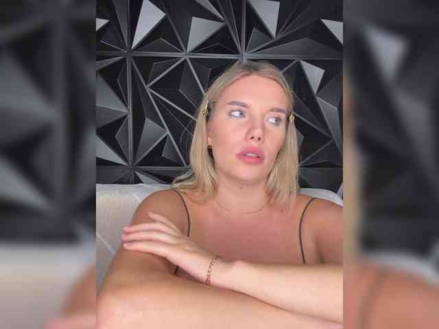 LYALYAtop webcam