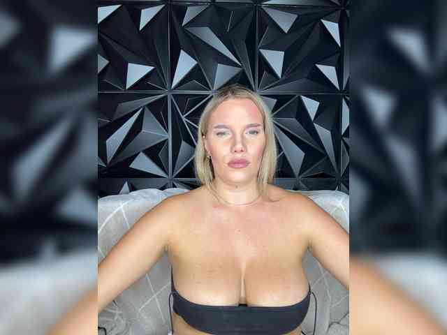 LYALYAtop webcam