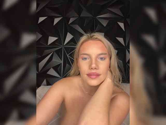 LYALYAtop webcam