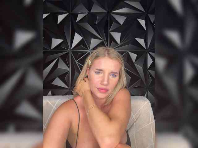 LYALYAtop webcam