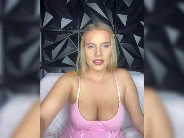 LYALYAtop webcam