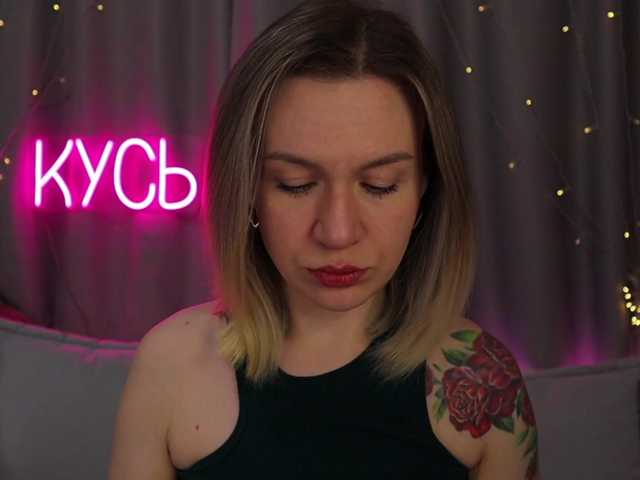 1-x's BongaCams show and profile