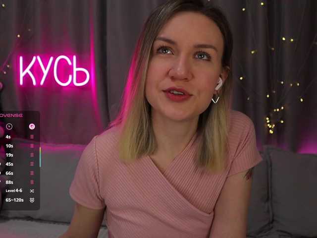 1-x's BongaCams show and profile