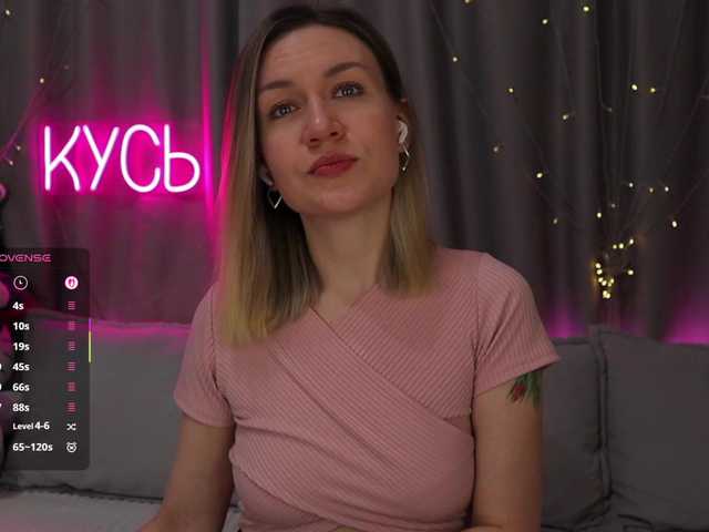 1-x's BongaCams show and profile