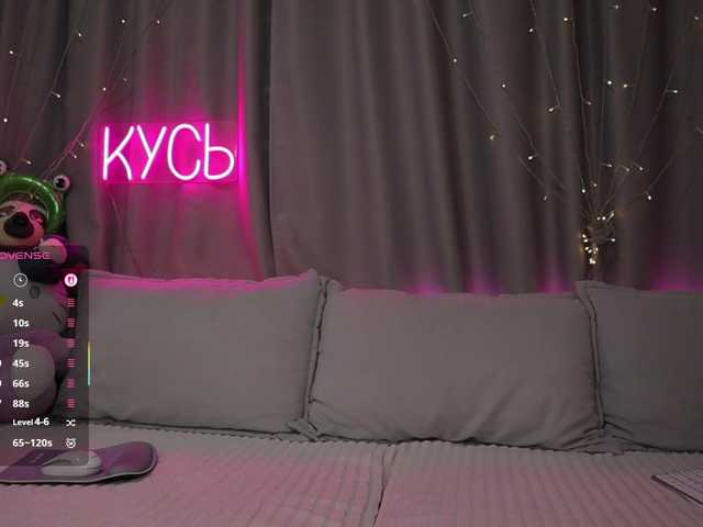 1-x's BongaCams show and profile