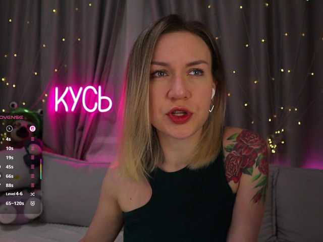 1-x's BongaCams show and profile