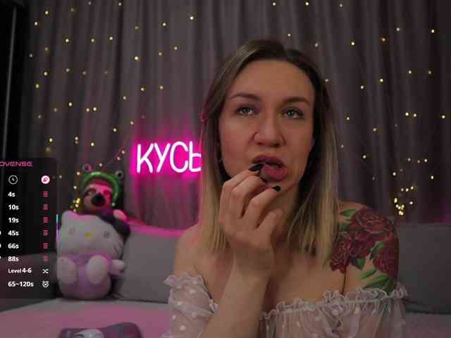 1-x Live Webcam on BongaCams