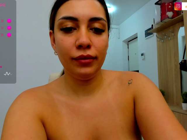 EveeEvian live cam on BongaCams