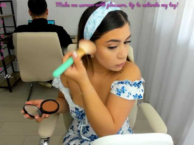 EveeEvian live cam on BongaCams