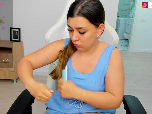 EveeEvian live cam on BongaCams