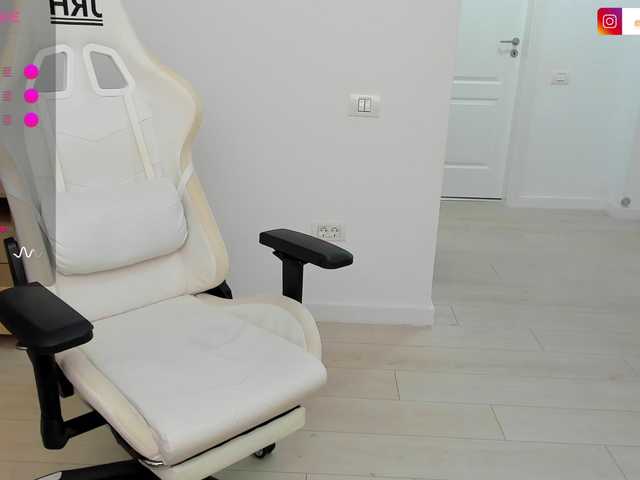 EveeEvian live cam on BongaCams