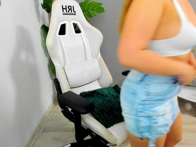 EveeEvian live cam on BongaCams