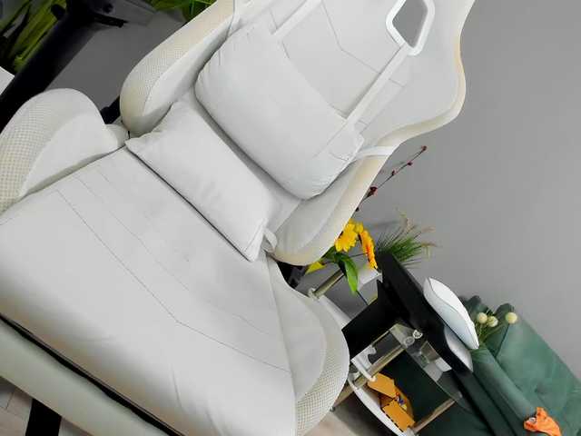 EveeEvian live cam on BongaCams