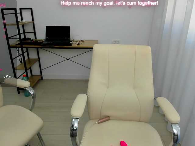EveeEvian live cam on BongaCams