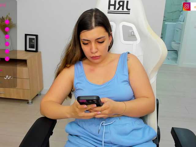 EveeEvian live cam on BongaCams