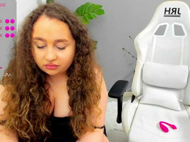 EveeEvian live cam on BongaCams