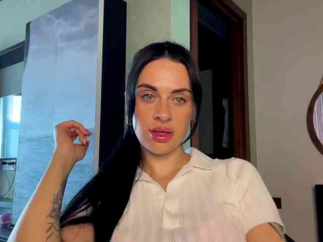 TAANNYAAA webcam
