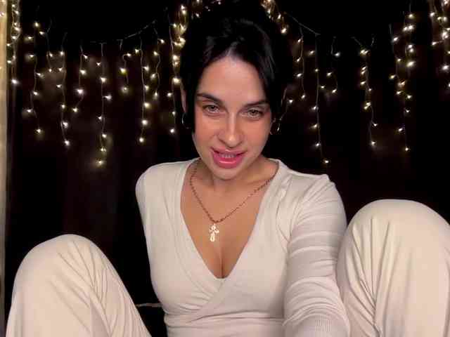 TAANNYAAA webcam