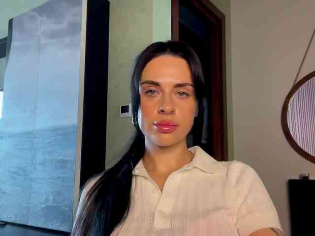 TAANNYAAA webcam